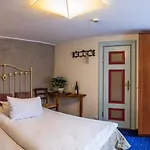 Cru Hotel